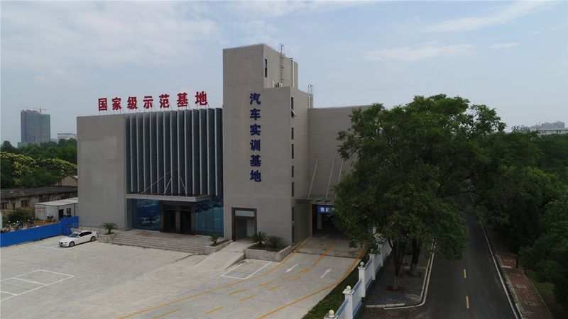 汽車(chē)實(shí)訓(xùn)基地.jpg