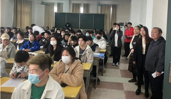 校領(lǐng)導參加機械工程系就業(yè)宣講會