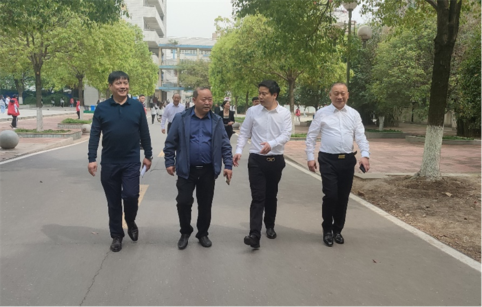 兩校交流謀發(fā)展 互學(xué)共助行致遠(yuǎn)——湖北經(jīng)濟(jì)學(xué)院楚菜現(xiàn)代產(chǎn)業(yè)學(xué)院院長(zhǎng)鄒志平一行來(lái)我校交流