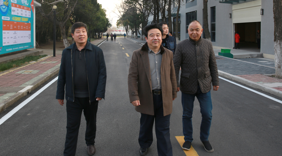 荊州職業(yè)技術(shù)學(xué)院院長(zhǎng)周文一行來(lái)我院參觀考察