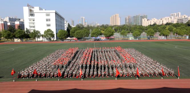 我院隆重舉行2019級新生軍訓(xùn)結(jié)營儀式