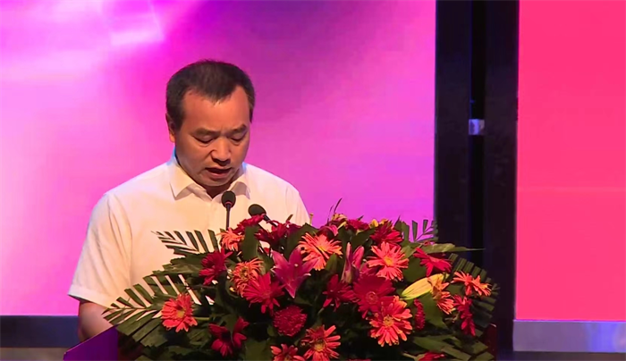 荊門職業(yè)學院舉行2022屆云畢業(yè)典禮