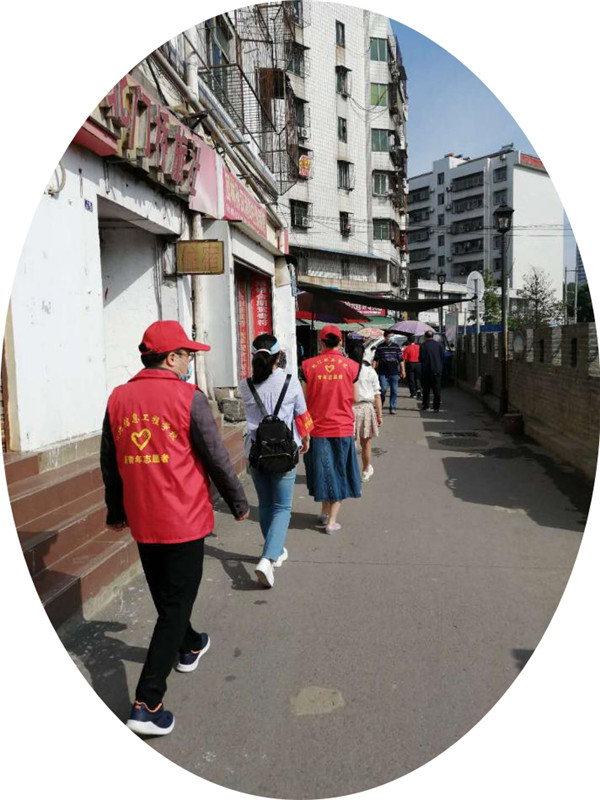 學(xué)校志愿服務(wù)隊(duì)到北門(mén)社區(qū)參加常態(tài)化防控巡查活動(dòng)