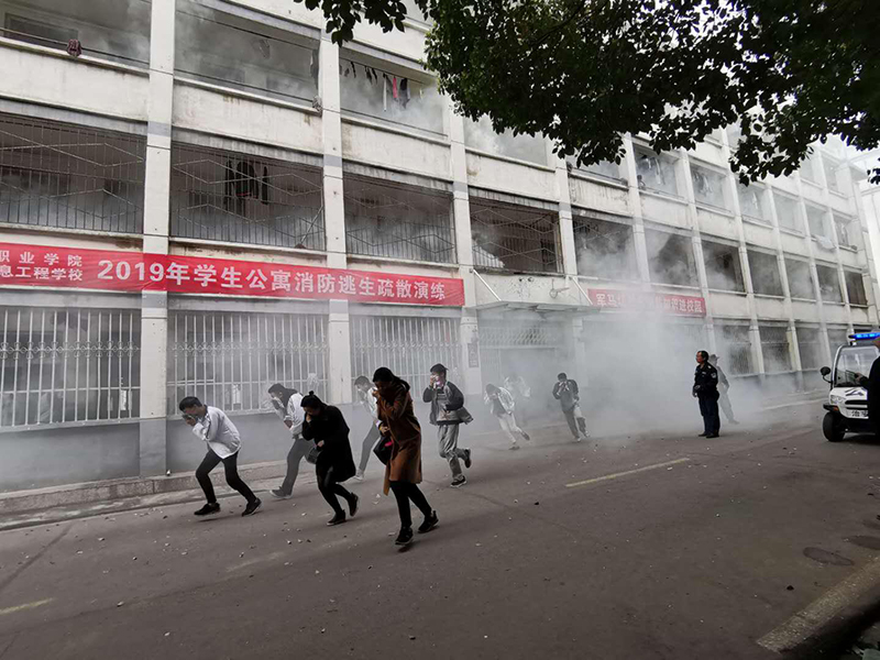 共筑心中“防火墻”,織起生命安全網(wǎng)--荊門職業(yè)學院開展消防安全教育活動