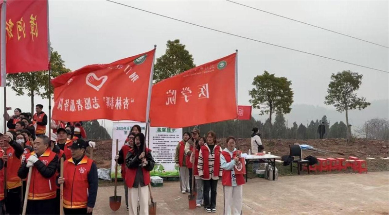 春暖花開(kāi)  “植”得期待 ——荊門(mén)職業(yè)學(xué)院醫(yī)學(xué)院杏林春暉志愿者服務(wù)隊(duì)走進(jìn)十里牌林場(chǎng)