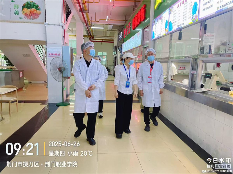 我校召開六月份食品安全工作月調(diào)度會(huì)議