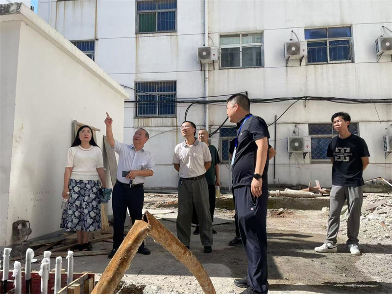 荊門職業(yè)學院校領導帶隊檢查暑期校園重點建設項目